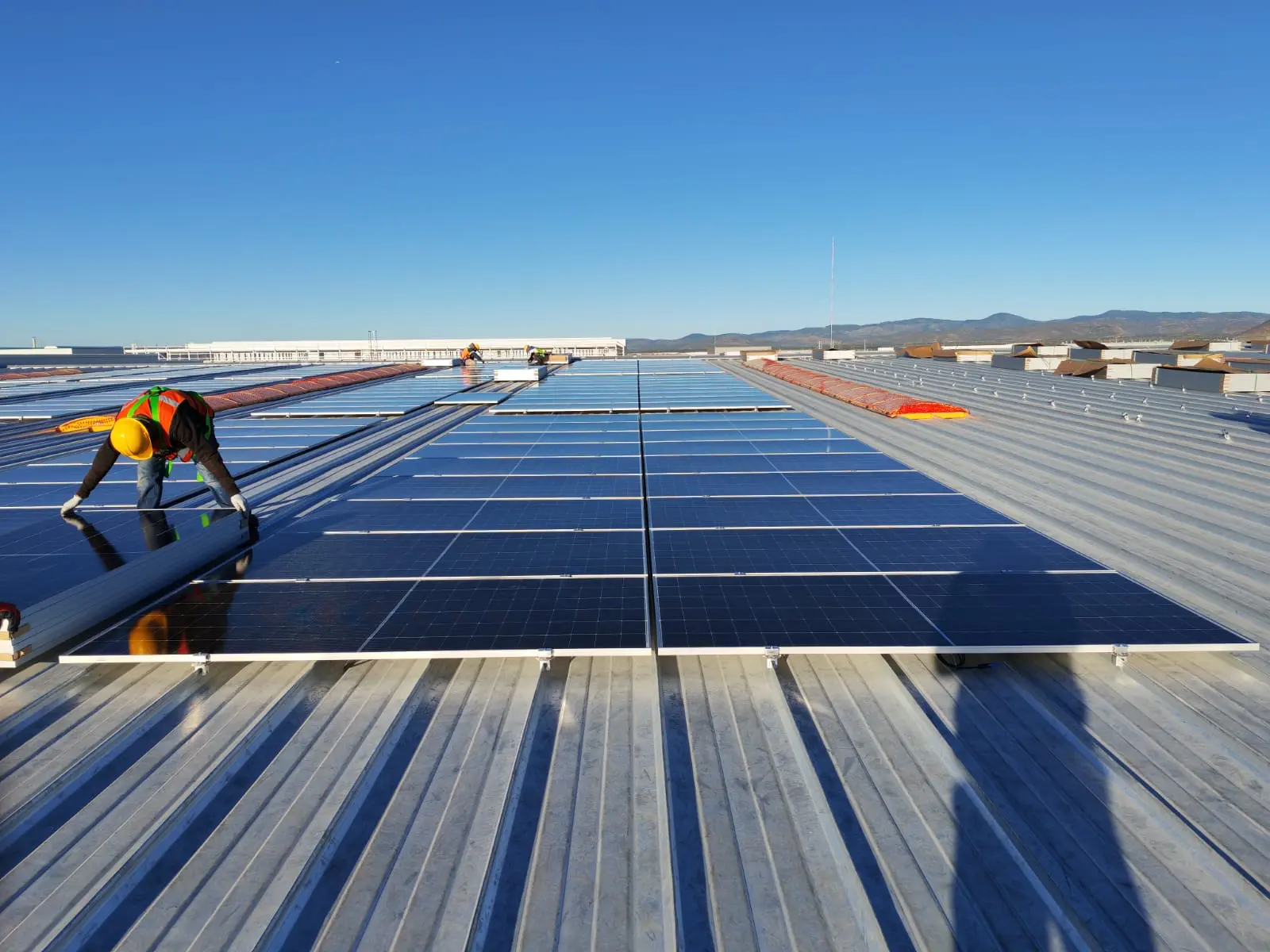 Mantenimiento solar industrial en sistemas fotovoltaicos para empresas