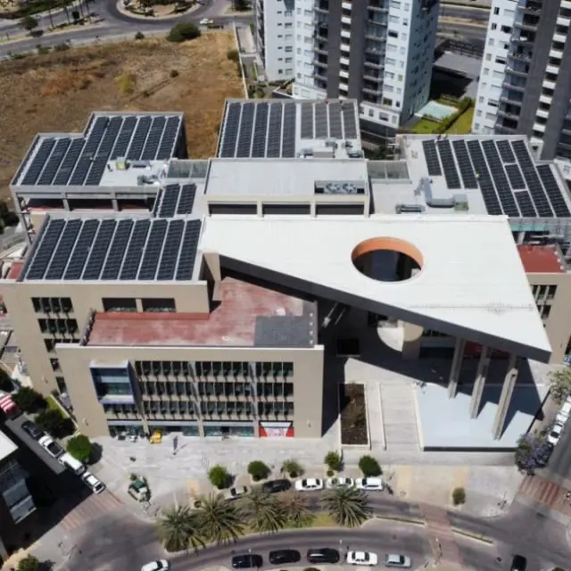 Paneles solares en techo