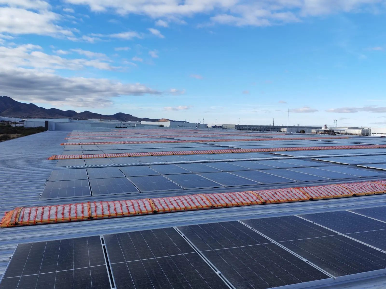 Beneficios fiscales y financieros de los paneles solares para empresas en México